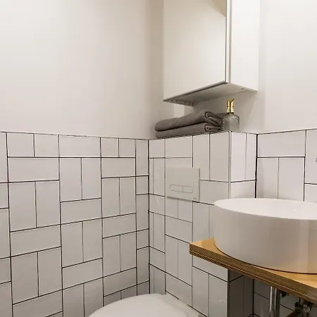 Lägenhet All Saint's - Blisko Centrum, Wyspy - By Spaceapart *